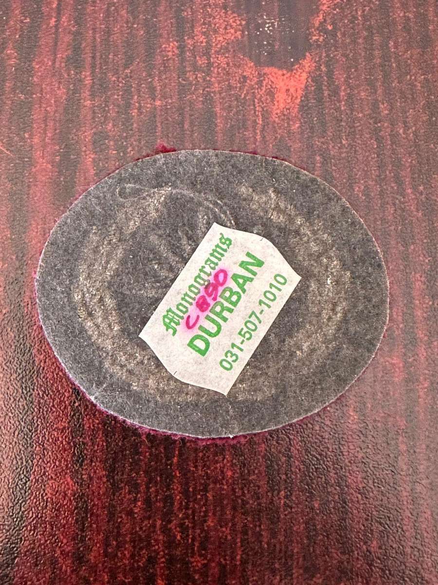 Recce fifth issue 1989 cap badge. Brighter gold lurex wreath,silver lurex and black thread compass r