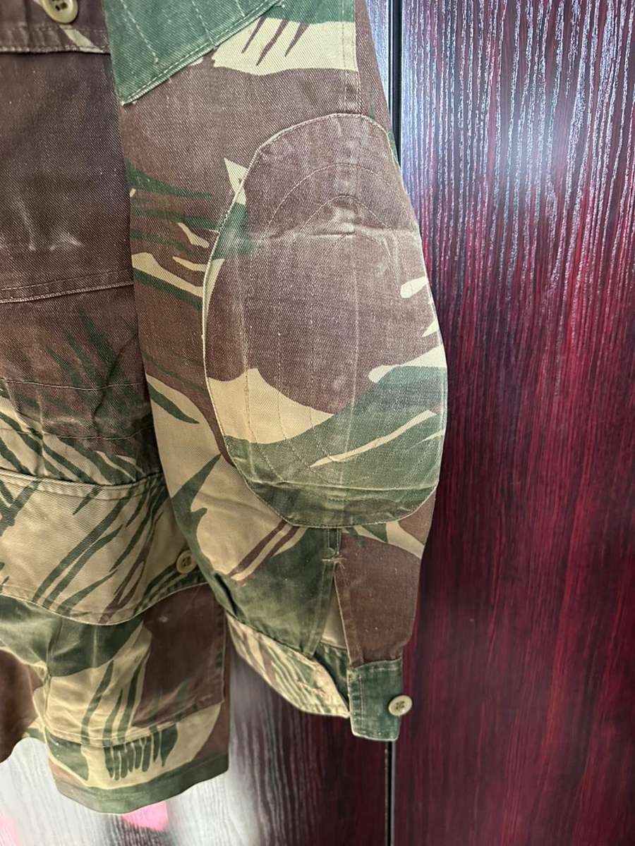 Rhodesian camo jacket,size large,measures 57 cm armpit to armpit. Comes with removable wool liner. R
