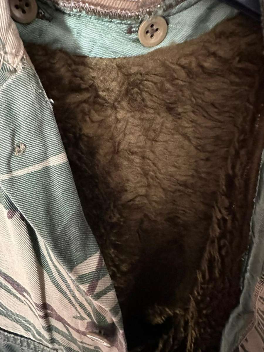 Rhodesian camo jacket,size large,measures 57 cm armpit to armpit. Comes with removable wool liner. R