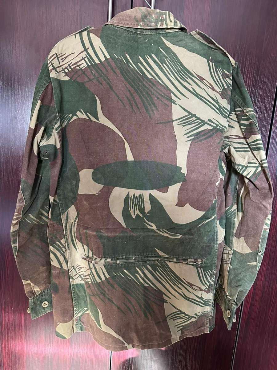 Rhodesian camo jacket,size large,measures 57 cm armpit to armpit. Comes with removable wool liner. R