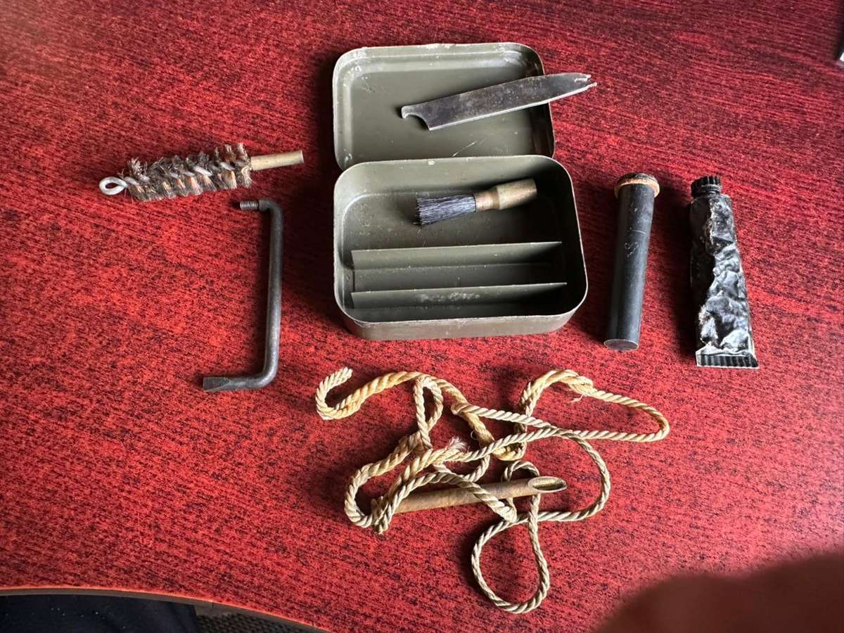 Rhodesian FN cleaning kit, Complete and in good condition.