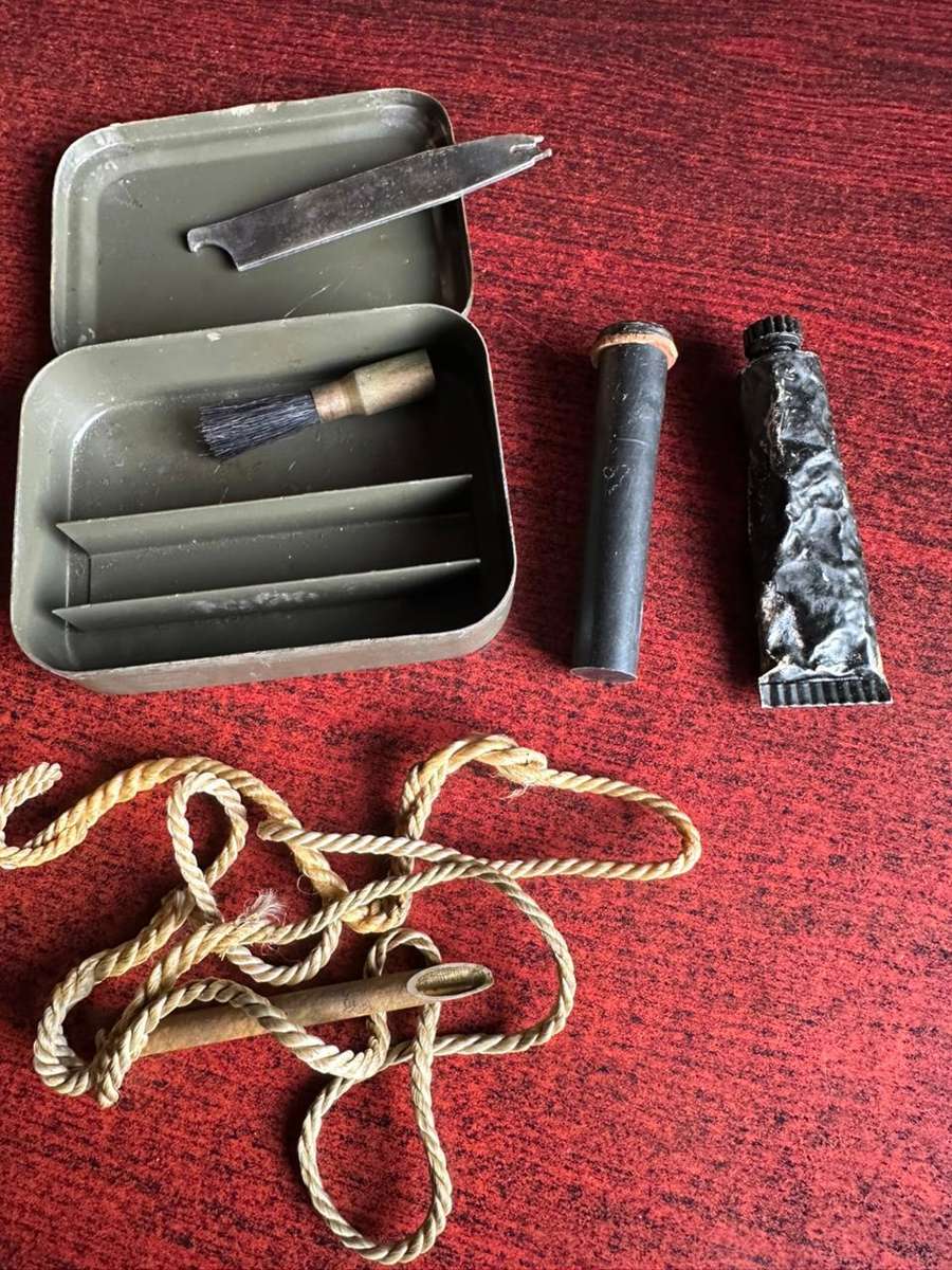 Rhodesian FN cleaning kit, Complete and in good condition.
