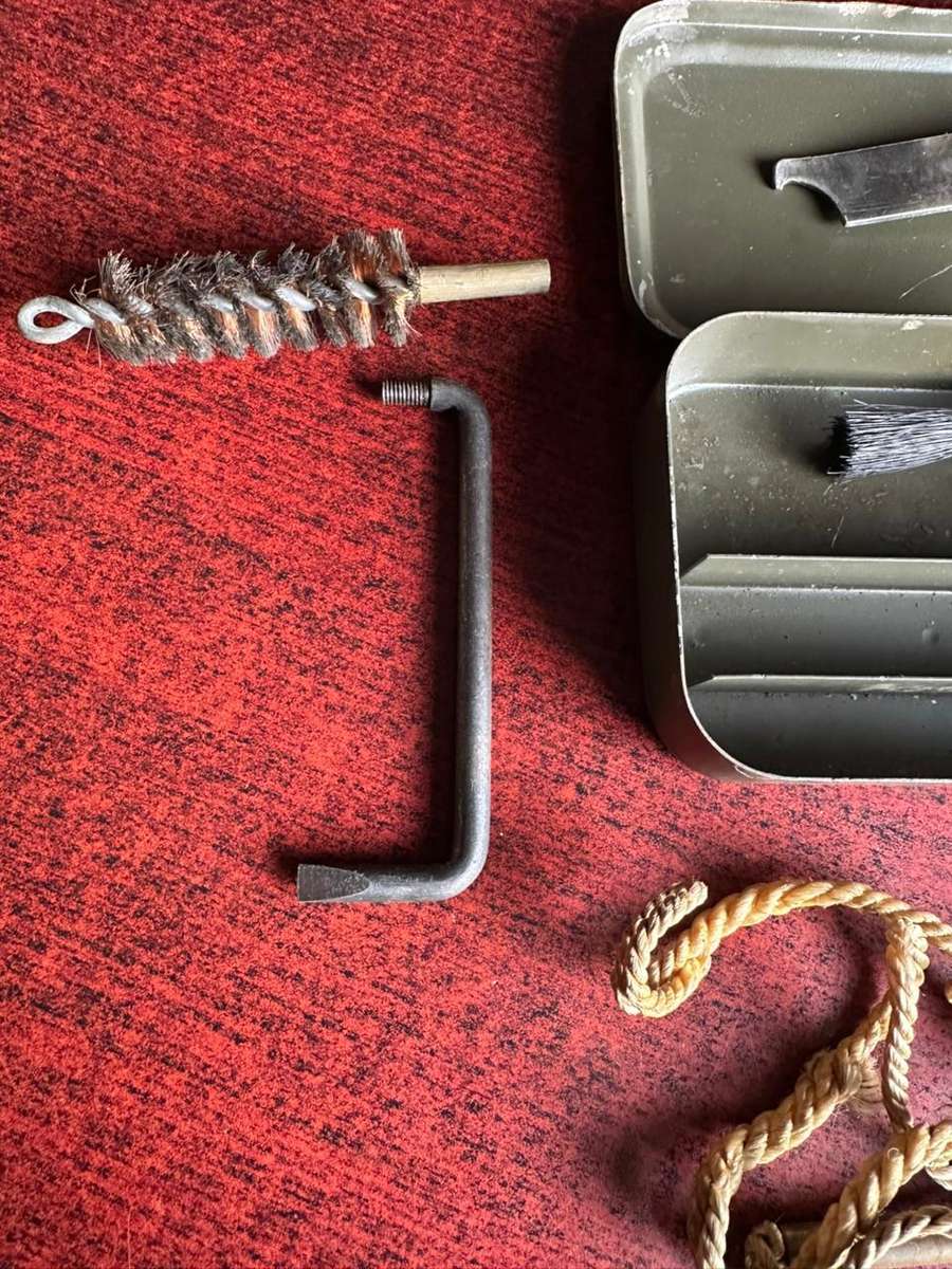 Rhodesian FN cleaning kit, Complete and in good condition.