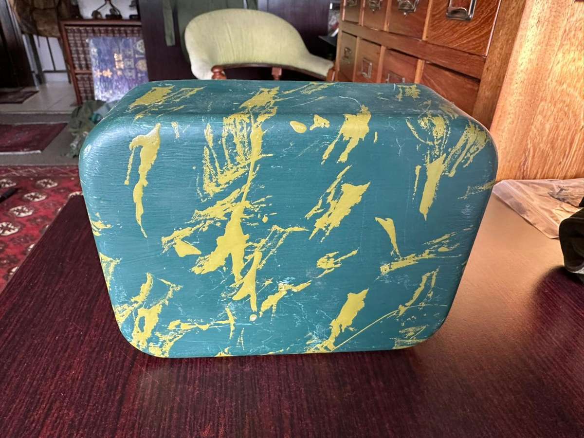 Rhodesian used and painted Dixi. From a former member.