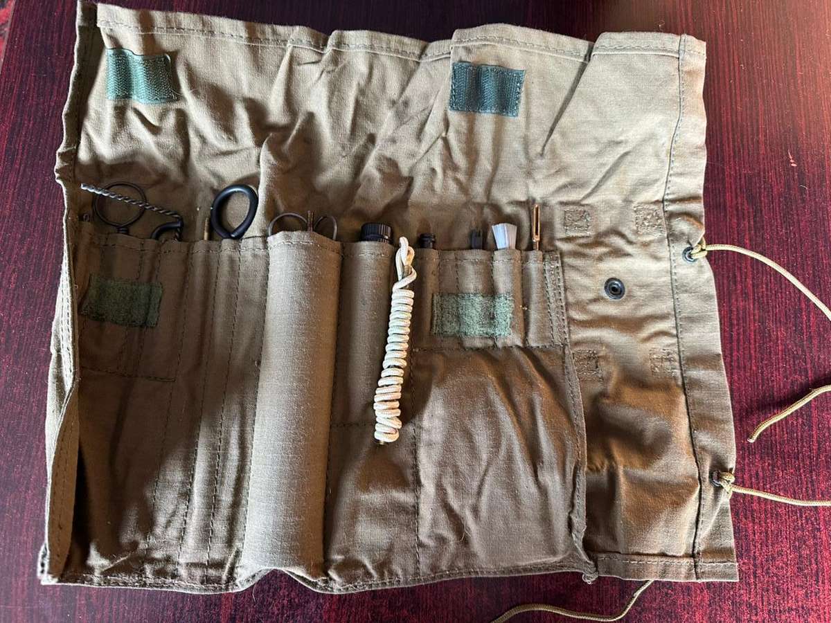 R4 cleaning kit, looks complete.