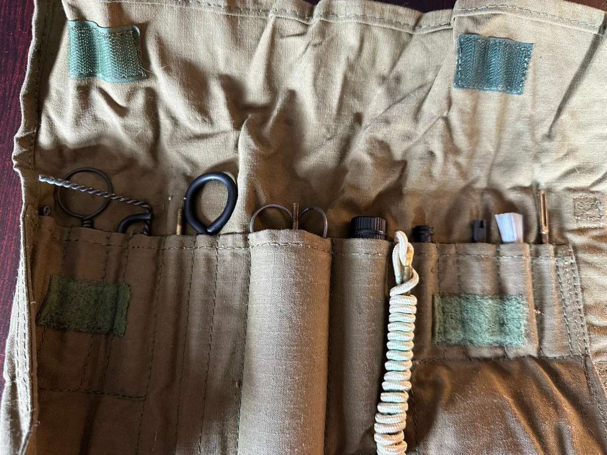 R4 cleaning kit, looks complete.