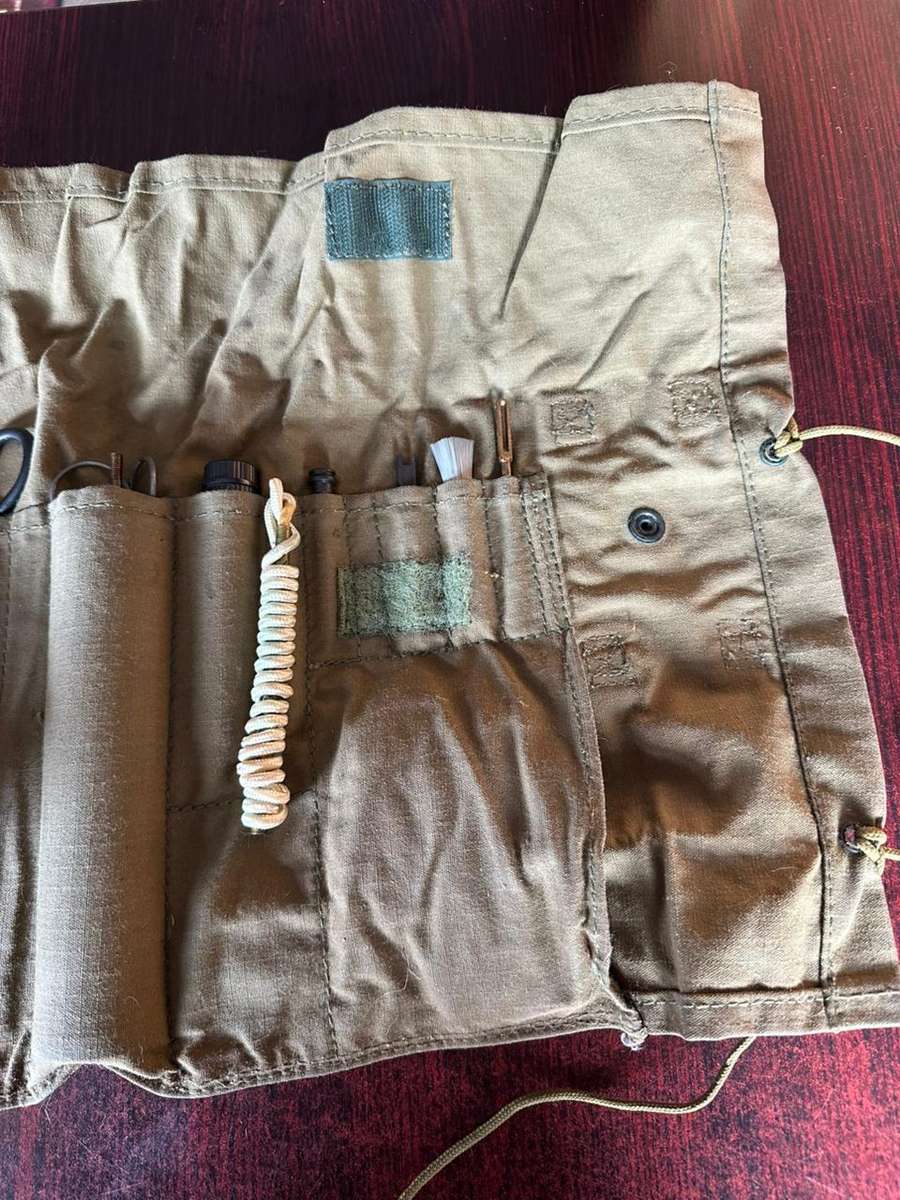 R4 cleaning kit, looks complete.