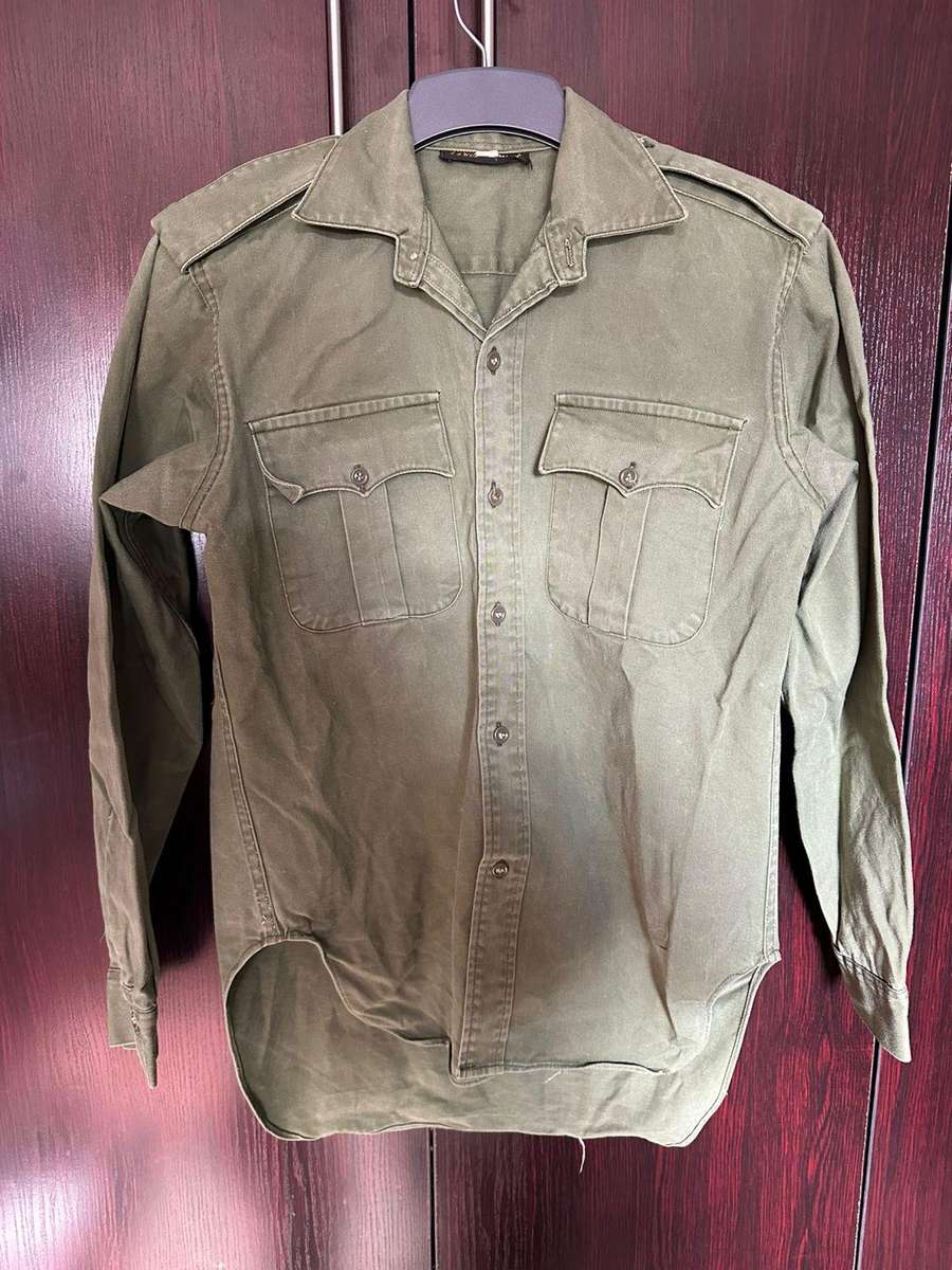 Rhodesian olive green long sleeve shirt, size medium,measures 55cm armpit to armpit,heavy denim type