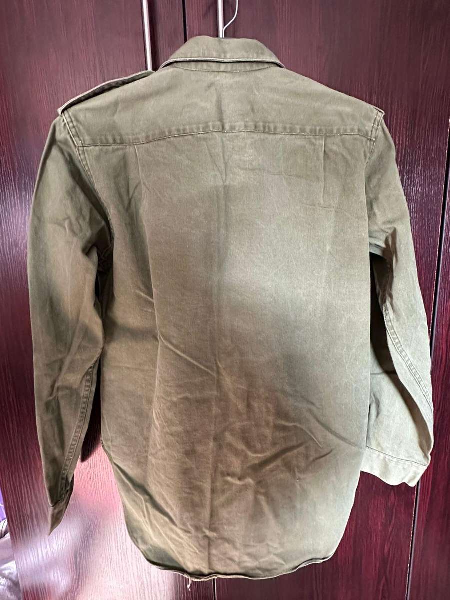 Rhodesian olive green long sleeve shirt, size medium,measures 55cm armpit to armpit,heavy denim type