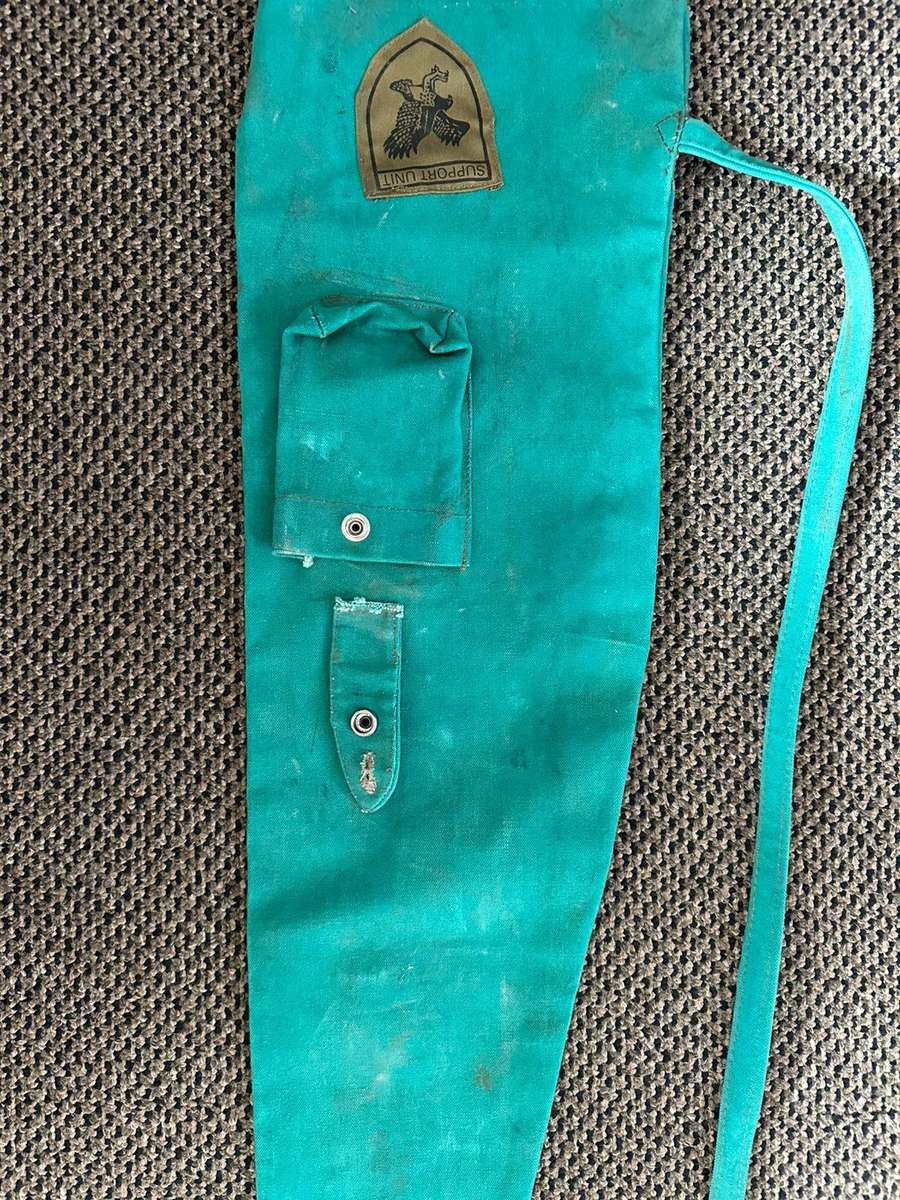 Rhodesian rifle bag. Measures 120 cm.
