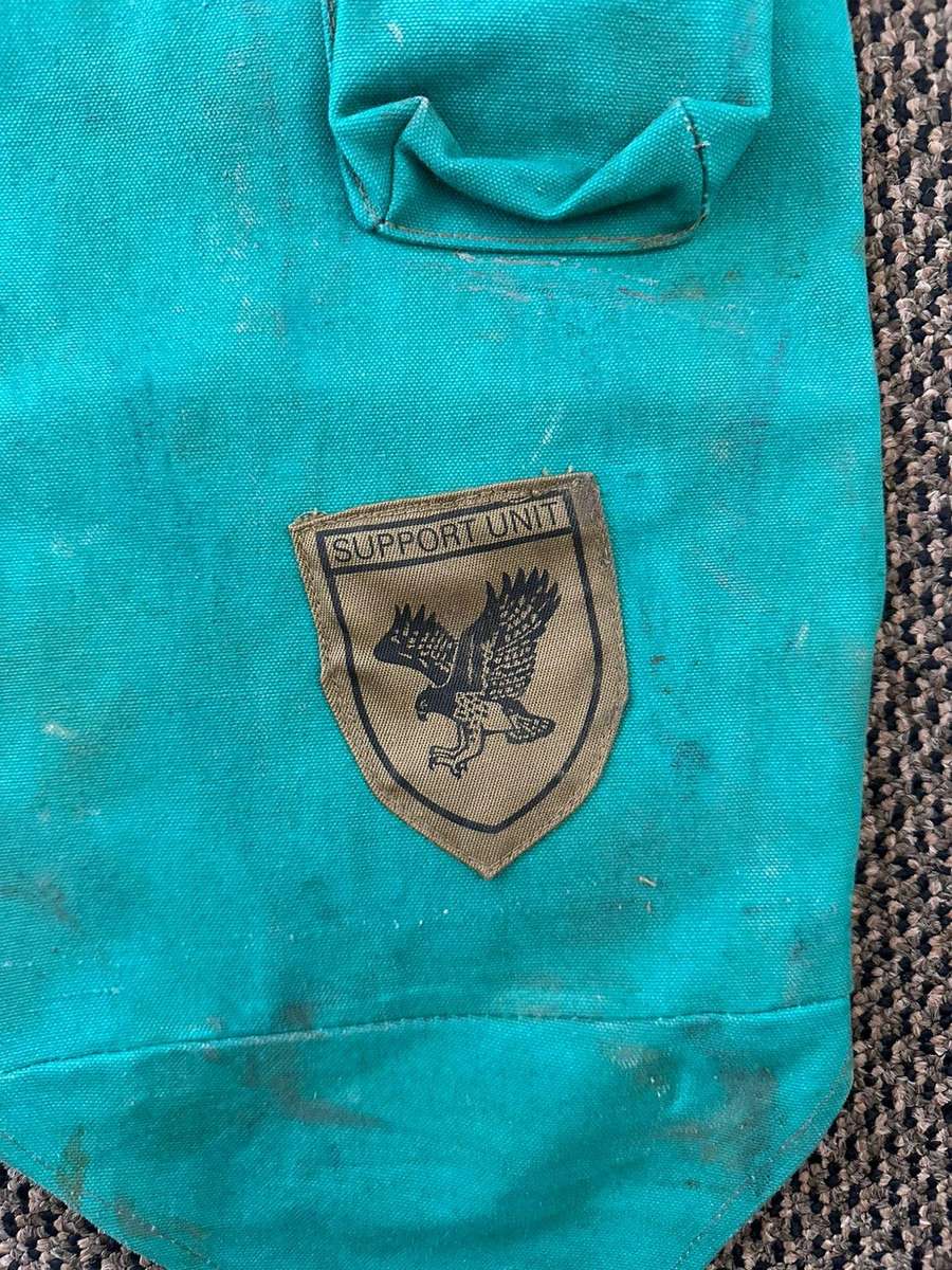 Rhodesian rifle bag. Measures 120 cm.