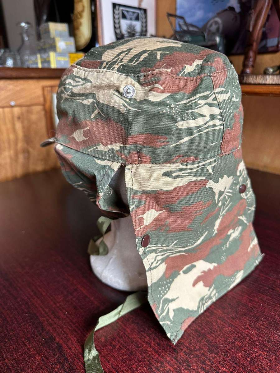 Koevoet camo flap cap in almost unused condition. Size 55.