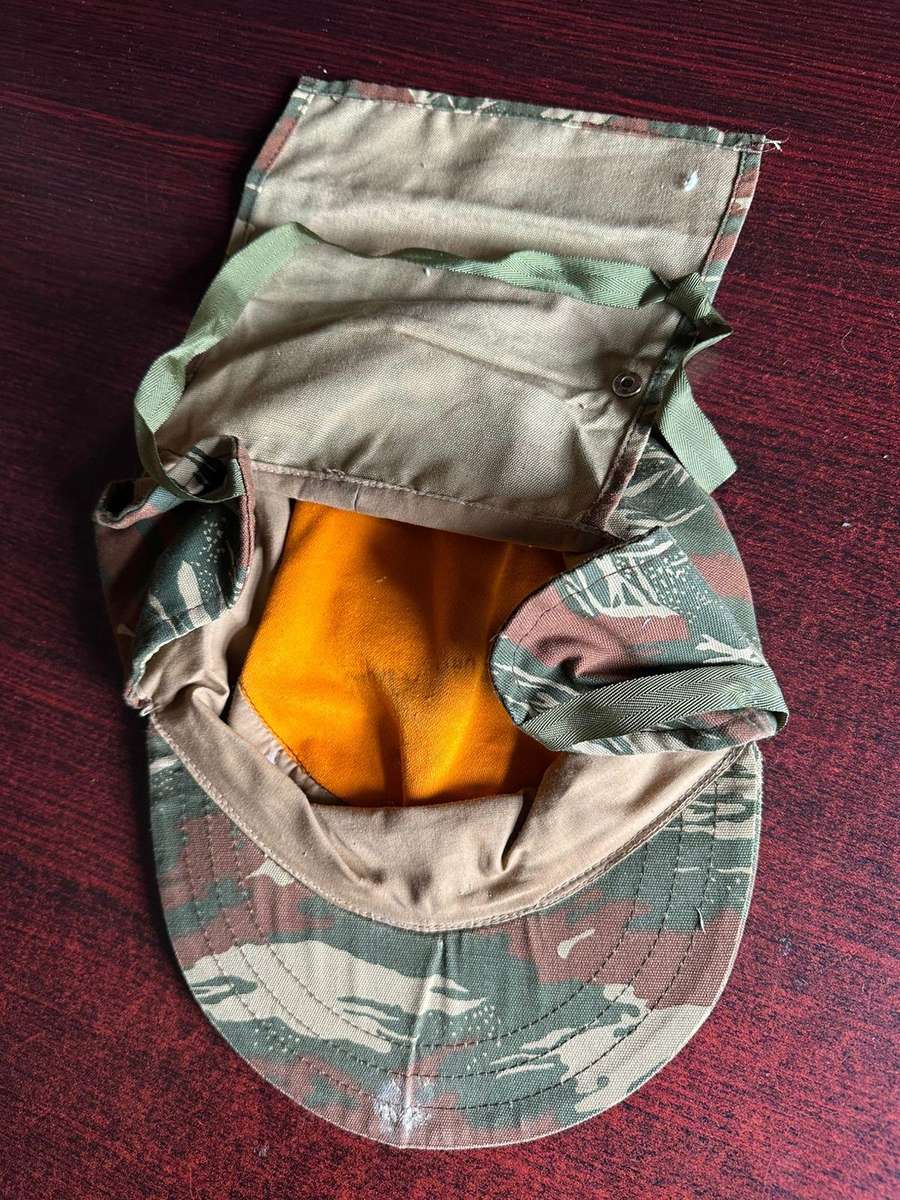 Koevoet camo flap cap in almost unused condition. Size 55.