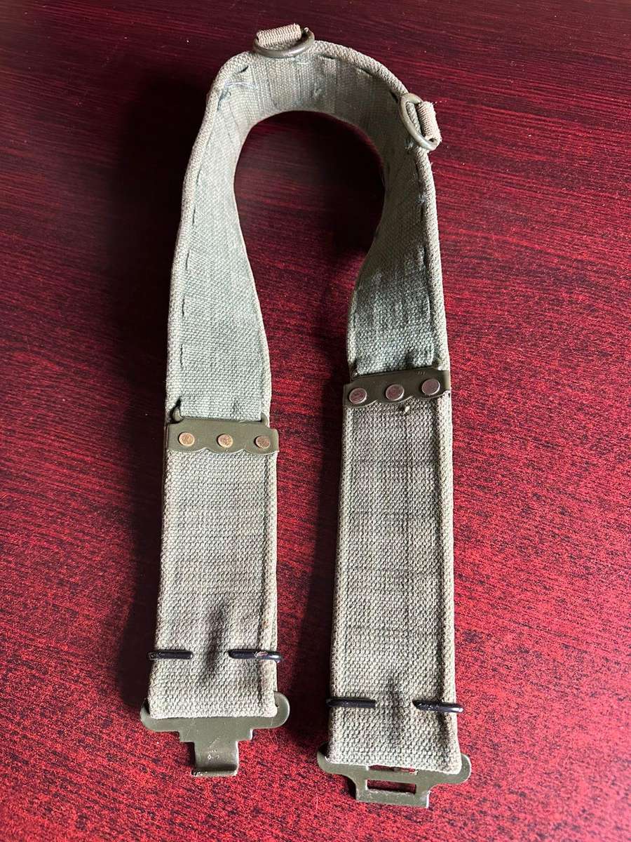 Rhodesian webbing belt. Extended length 101 cm. Olive green.