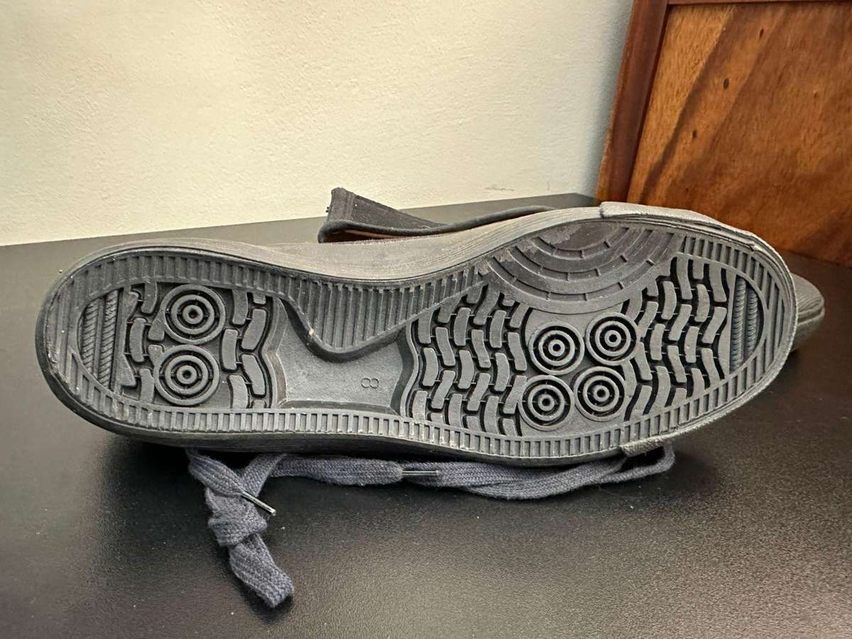 Original Rhodesian tekkies. Size 8. Unworn condition.