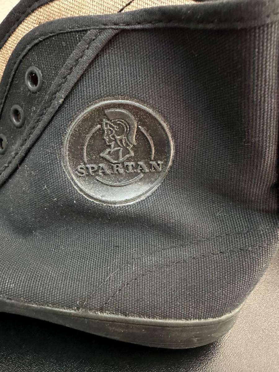 Original Rhodesian tekkies. Size 8. Unworn condition.