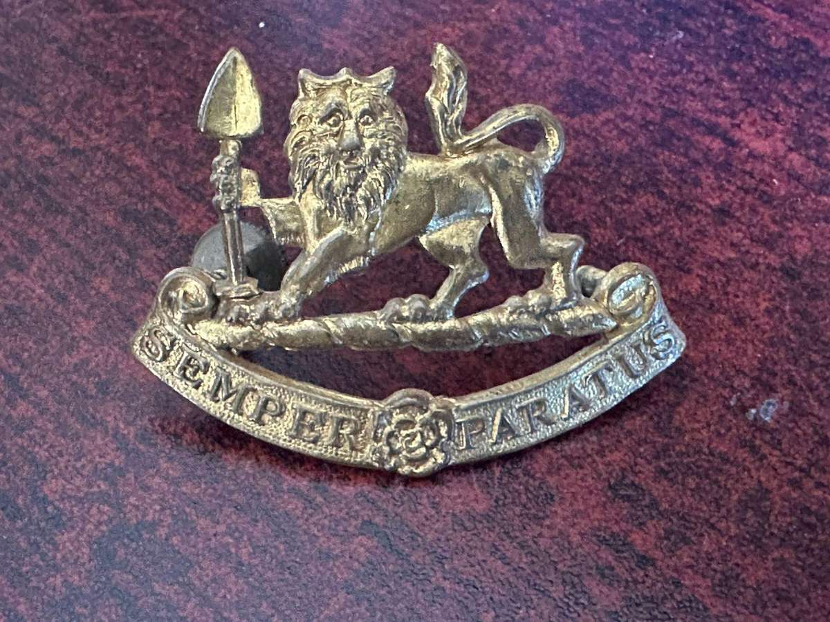 Rhodesia mines security cap badge. 2x Screw lugs