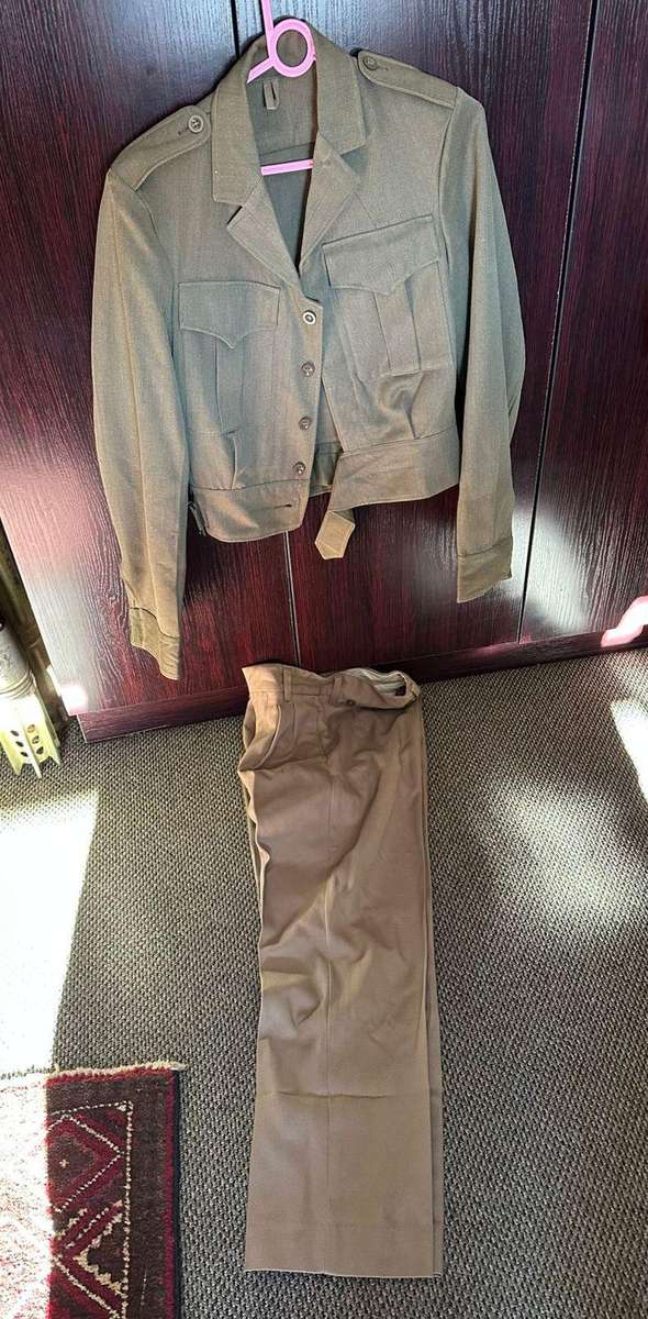 SA Army bunny jacket and trousers, the bunny jacket labelled,size 3401 (size small,measures 40 cm ar