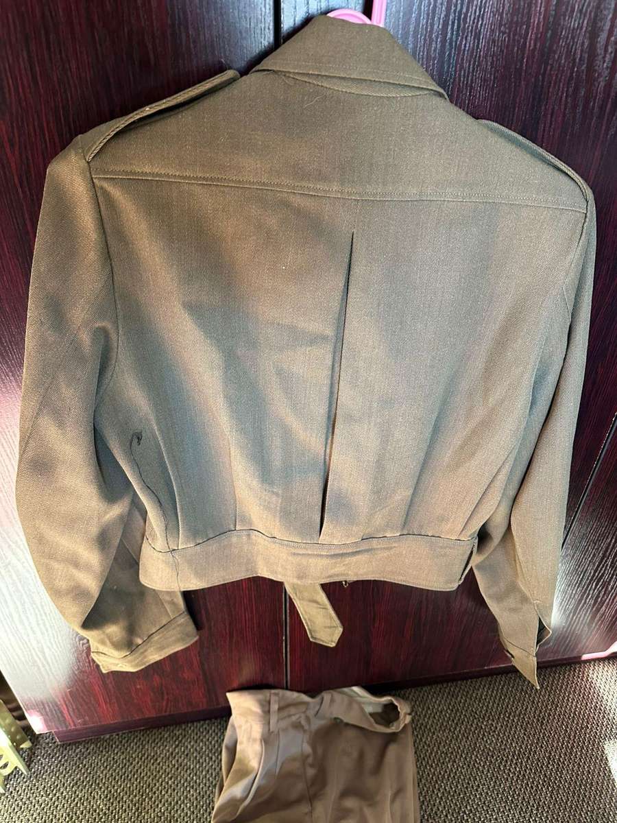 SA Army bunny jacket and trousers, the bunny jacket labelled,size 3401 (size small,measures 40 cm ar