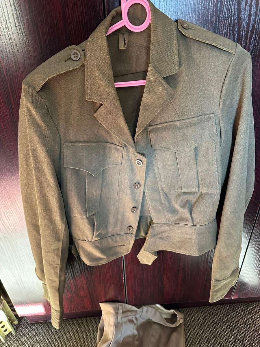 SA Army bunny jacket and trousers, the bunny jacket labelled,size 3401 (size small,measures 40 cm ar