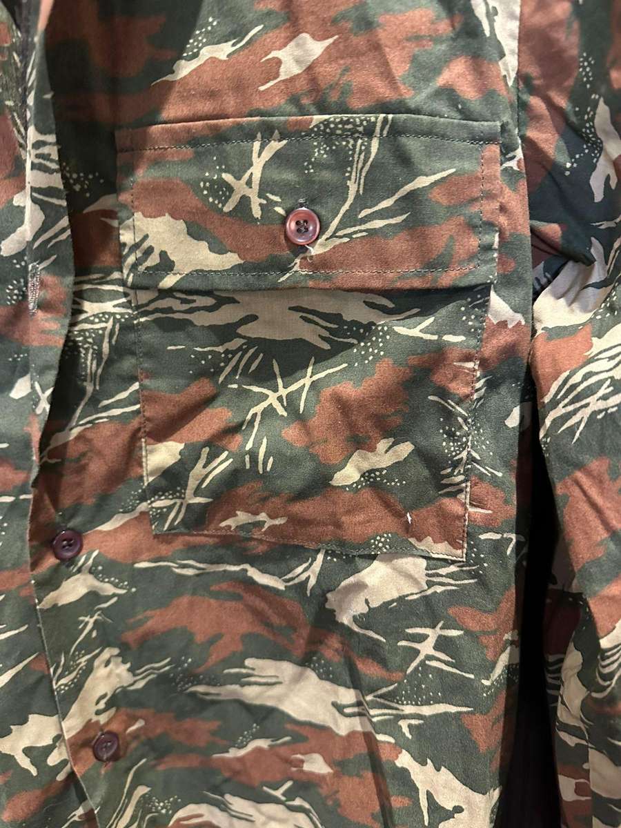 Koevoet camo long sleeve shirt, very good condition (looks unused) size small, measures 50 cm armpit