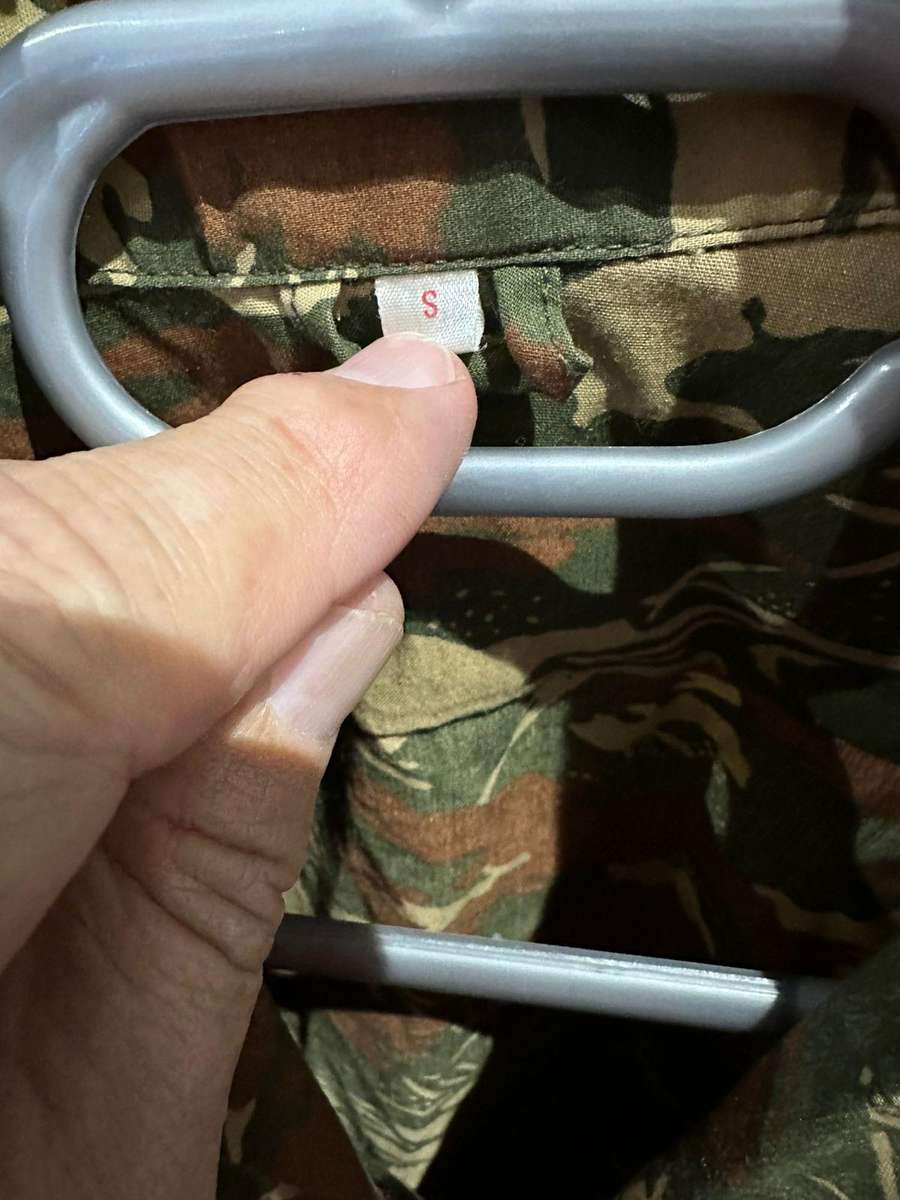 Koevoet camo long sleeve shirt, very good condition (looks unused) size small, measures 50 cm armpit