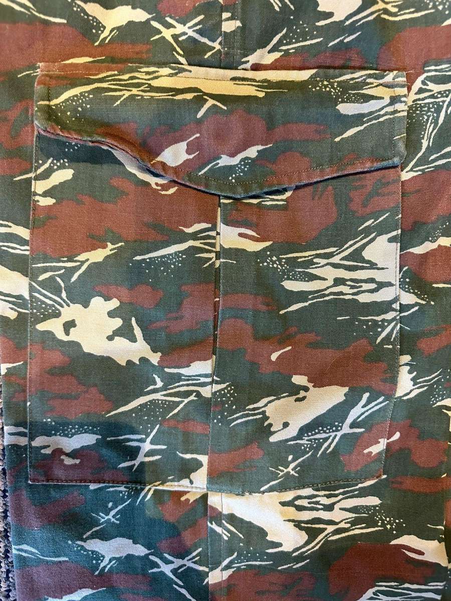 Koevoet camo trousers. Please look at pics for size, pipe length 68 cm. Very good condition with no