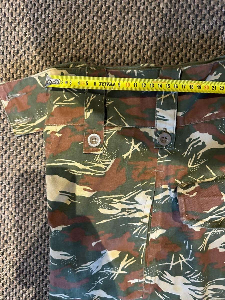 Koevoet camo trousers. Please look at pics for size, pipe length 68 cm. Very good condition with no