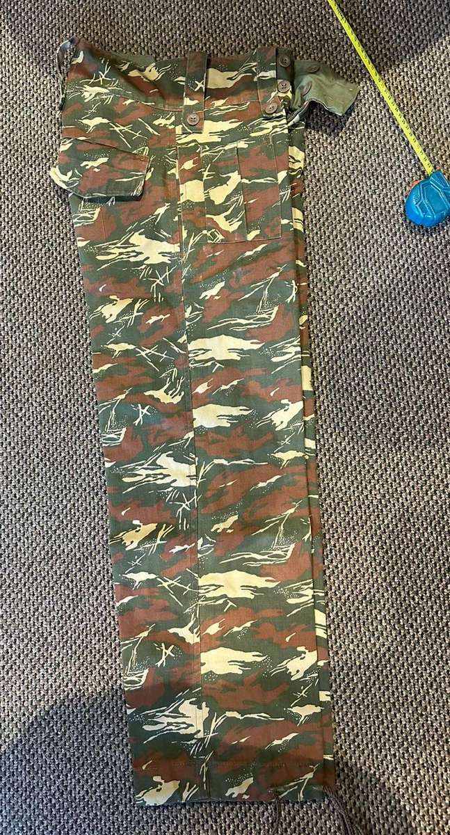 Koevoet camo trousers. Please look at pics for size, pipe length 68 cm. Very good condition with no