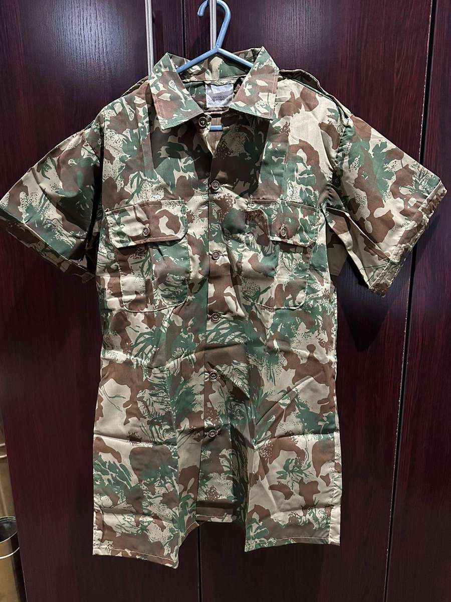 Task force 2nd pattern camo,short sleeve shirt,labelled and daterd 78,size medium. Measures 60 cm ar