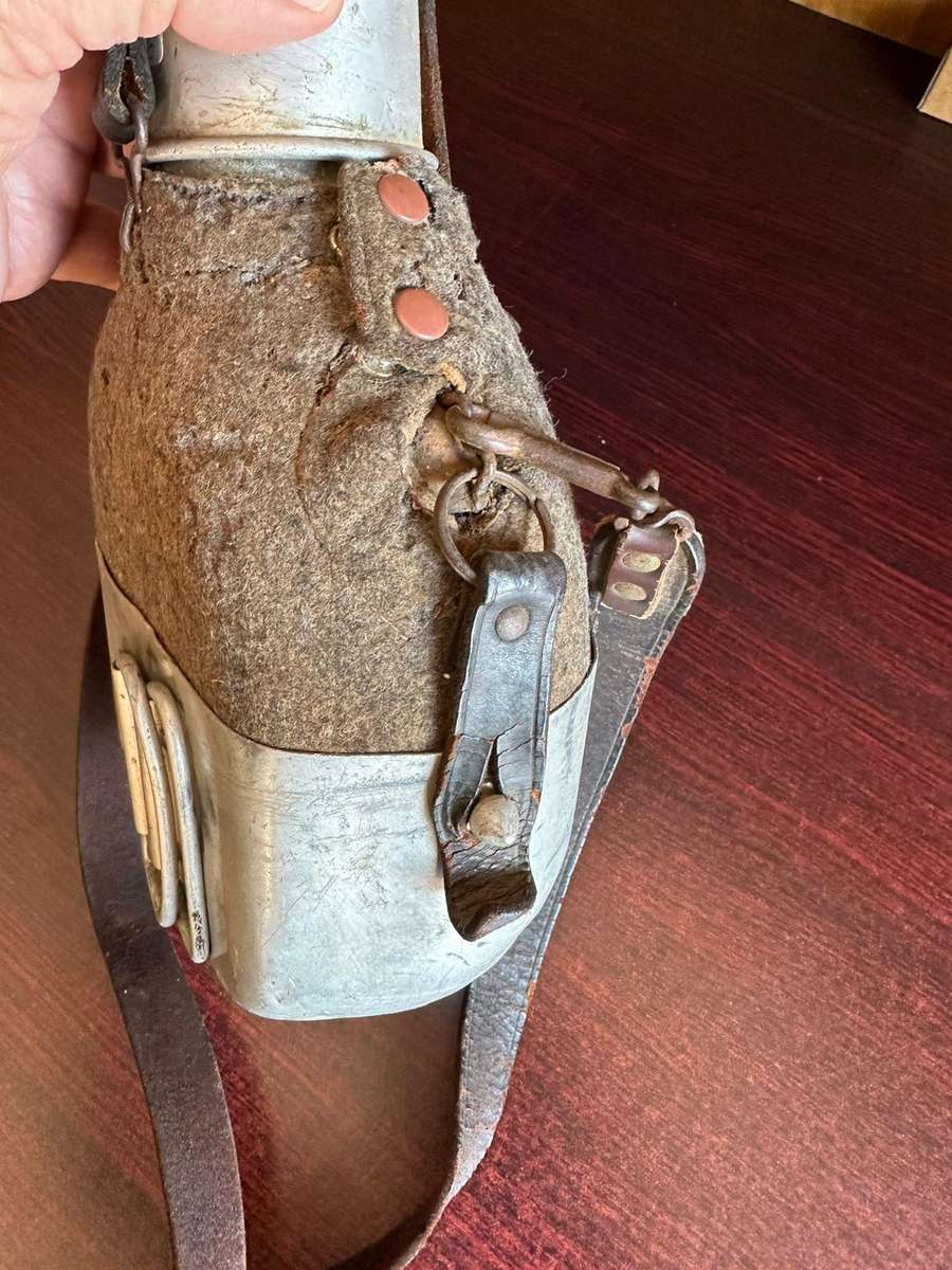 WW1 Italian Canteen in complete and good condition,with cup,bowl and leather strap. Rare