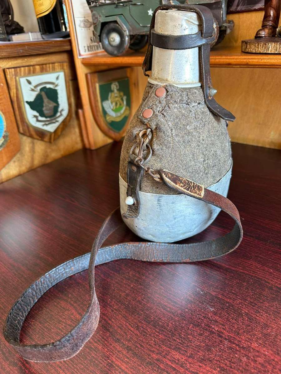 WW1 Italian Canteen in complete and good condition,with cup,bowl and leather strap. Rare