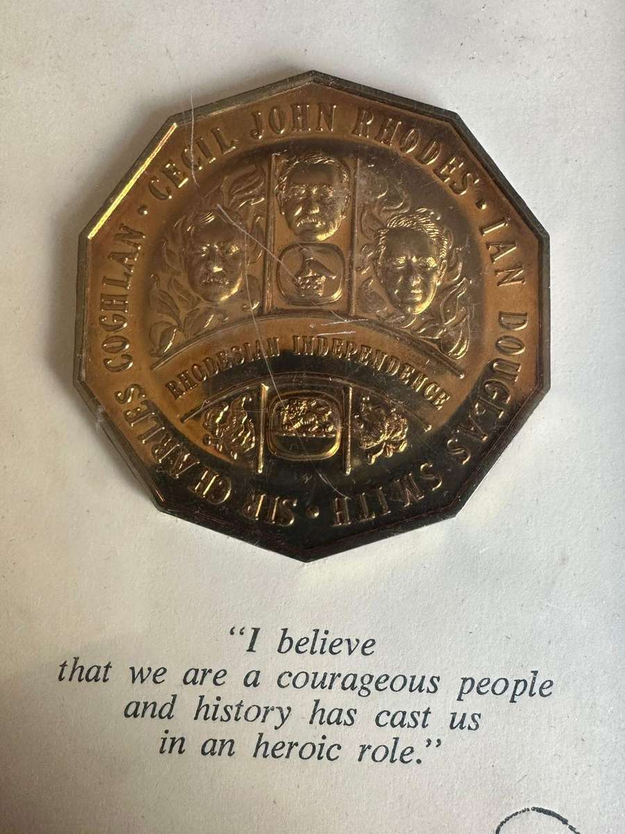 Boxed bronze Rhodesian Independence medallion.