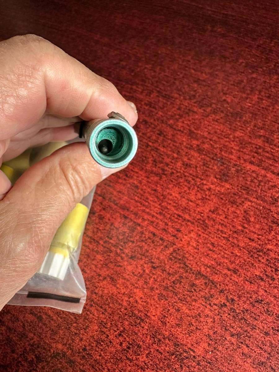 Pencil flair complete and workng condition. Comes with 9 flairs, 3 yellow, 3 red and 3 green.