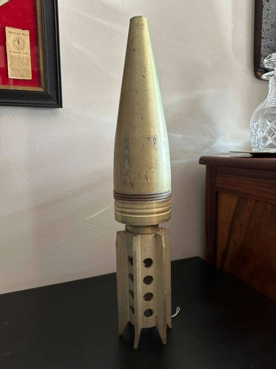 90 mm. Practice projectile for Ratel 90 or Elland. Height 48,5 cm. Diameter at the base 9cm.