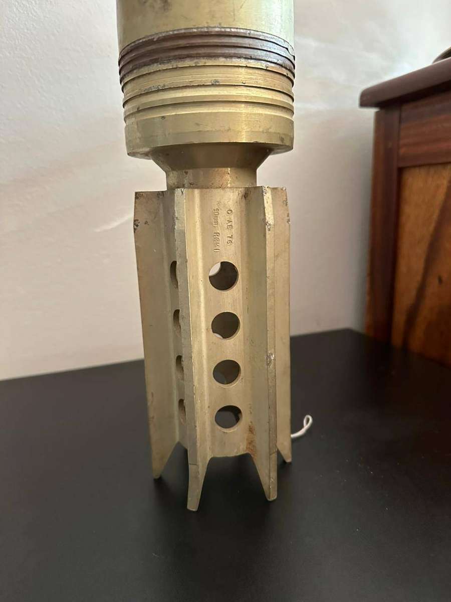 90 mm. Practice projectile for Ratel 90 or Elland. Height 48,5 cm. Diameter at the base 9cm.