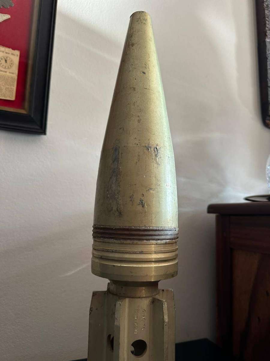 90 mm. Practice projectile for Ratel 90 or Elland. Height 48,5 cm. Diameter at the base 9cm.