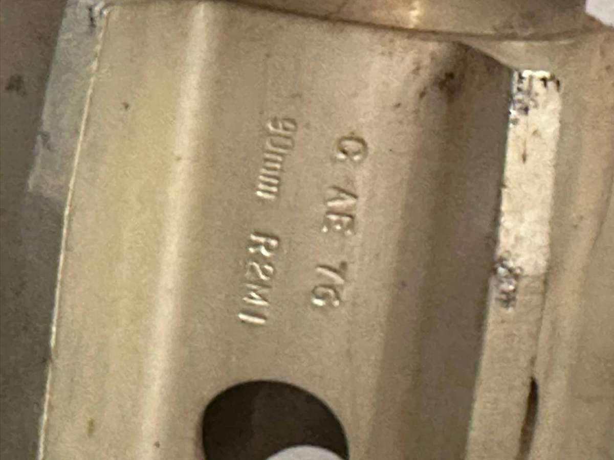 90 mm. Practice projectile for Ratel 90 or Elland. Height 48,5 cm. Diameter at the base 9cm.