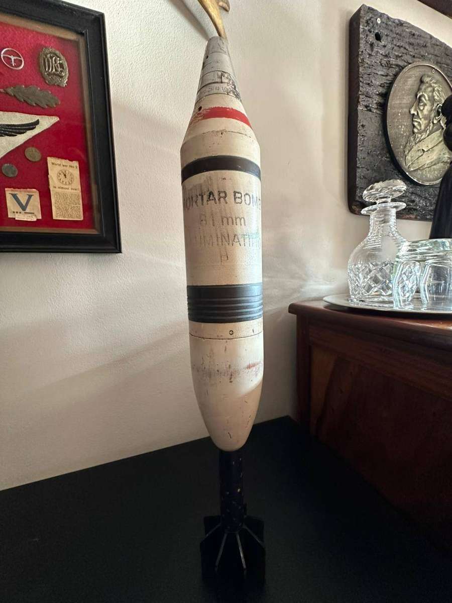 Very large 81mm. mortar. Alluminating bomb deactivated. Height 56 cm.