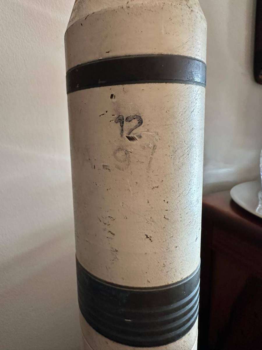Very large 81mm. mortar. Alluminating bomb deactivated. Height 56 cm.