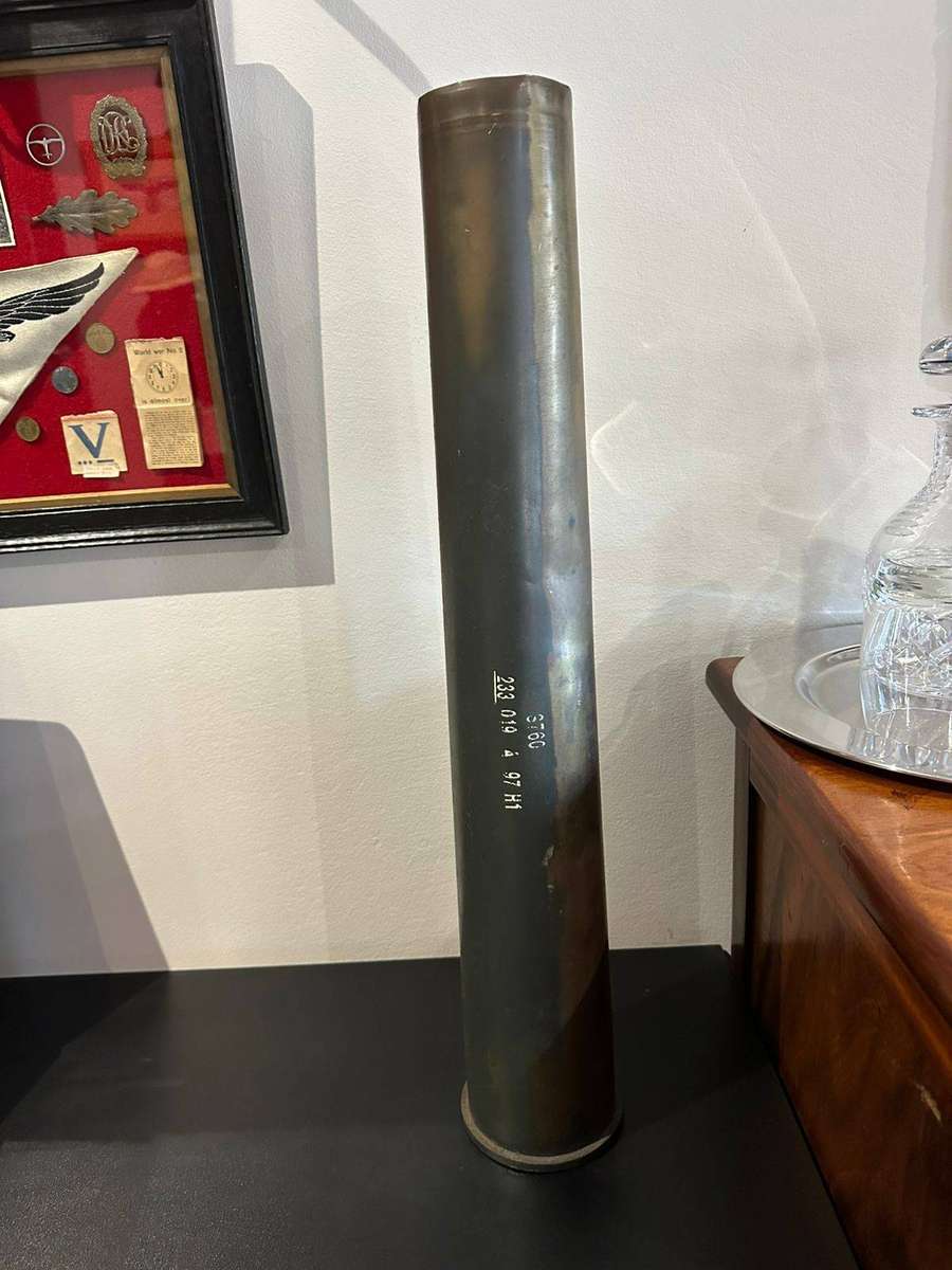 Border War period 76/62mm. artillery case. Overall length 63,5 cm. Diameter at the top 80mm. Bottom