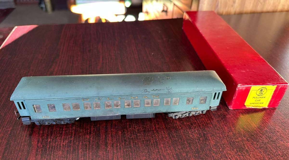 HO scale Pullman passenbger car. Boxed. Totall length 235 mm.