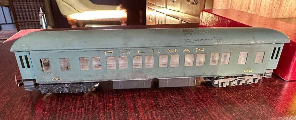 HO scale Pullman passenbger car. Boxed. Totall length 235 mm.