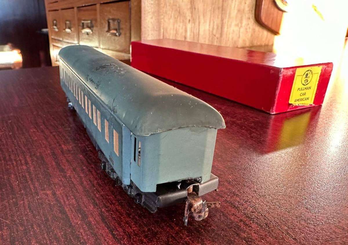 HO scale Pullman passenbger car. Boxed. Totall length 235 mm.
