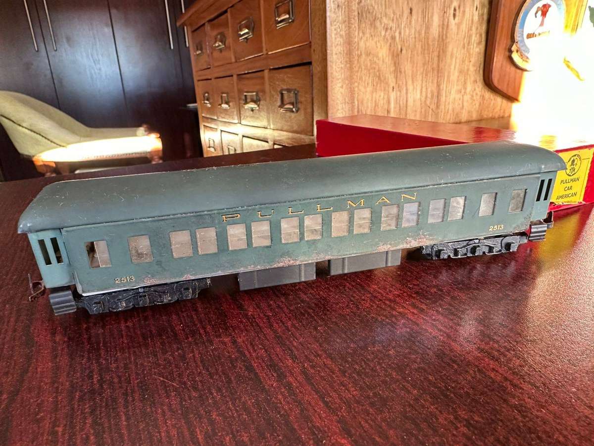 HO scale Pullman passenbger car. Boxed. Totall length 235 mm.