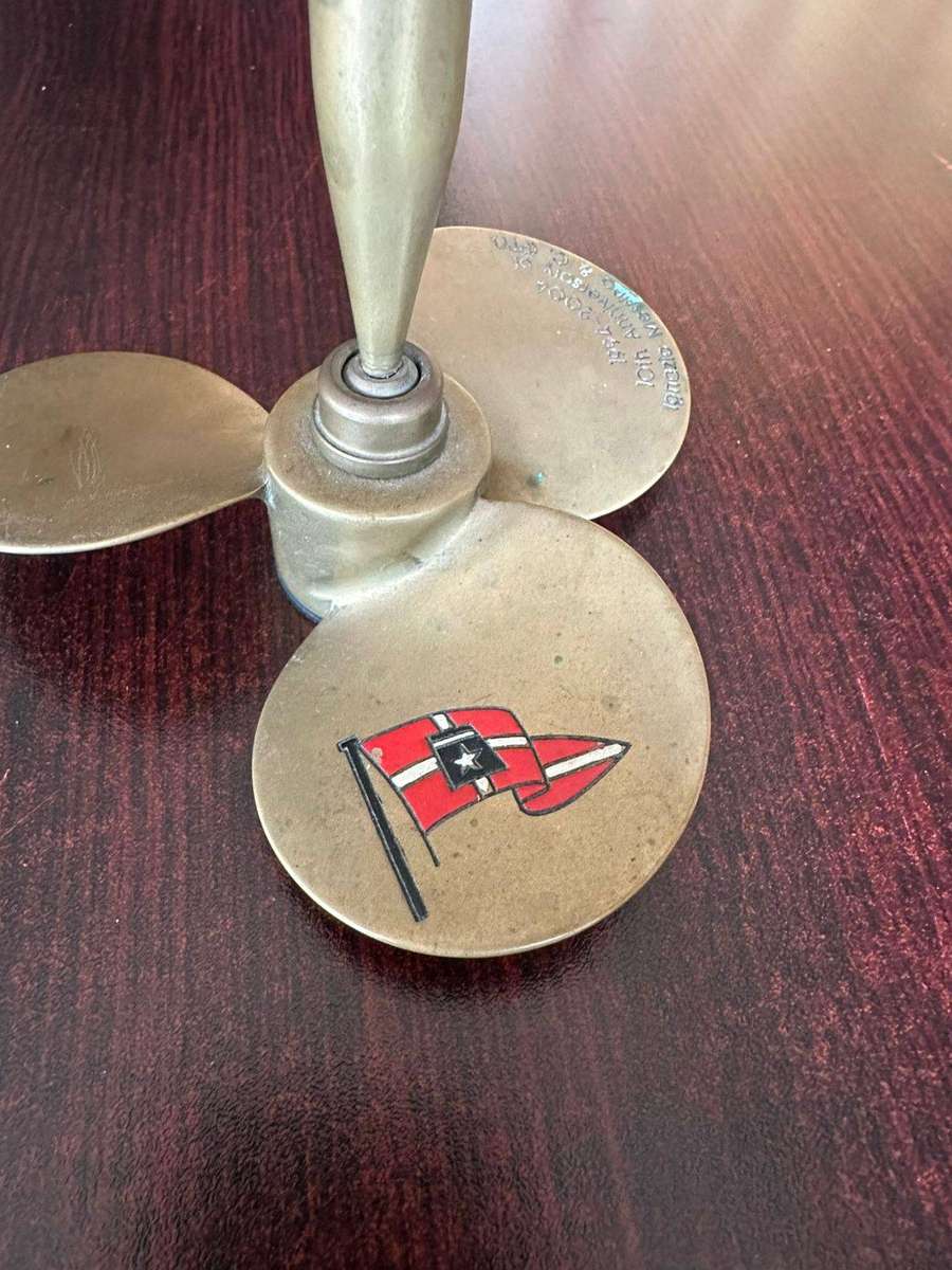 Brass propeller made into a pen holder. Diameter at the bottom 11,5cm, height 13 cm.