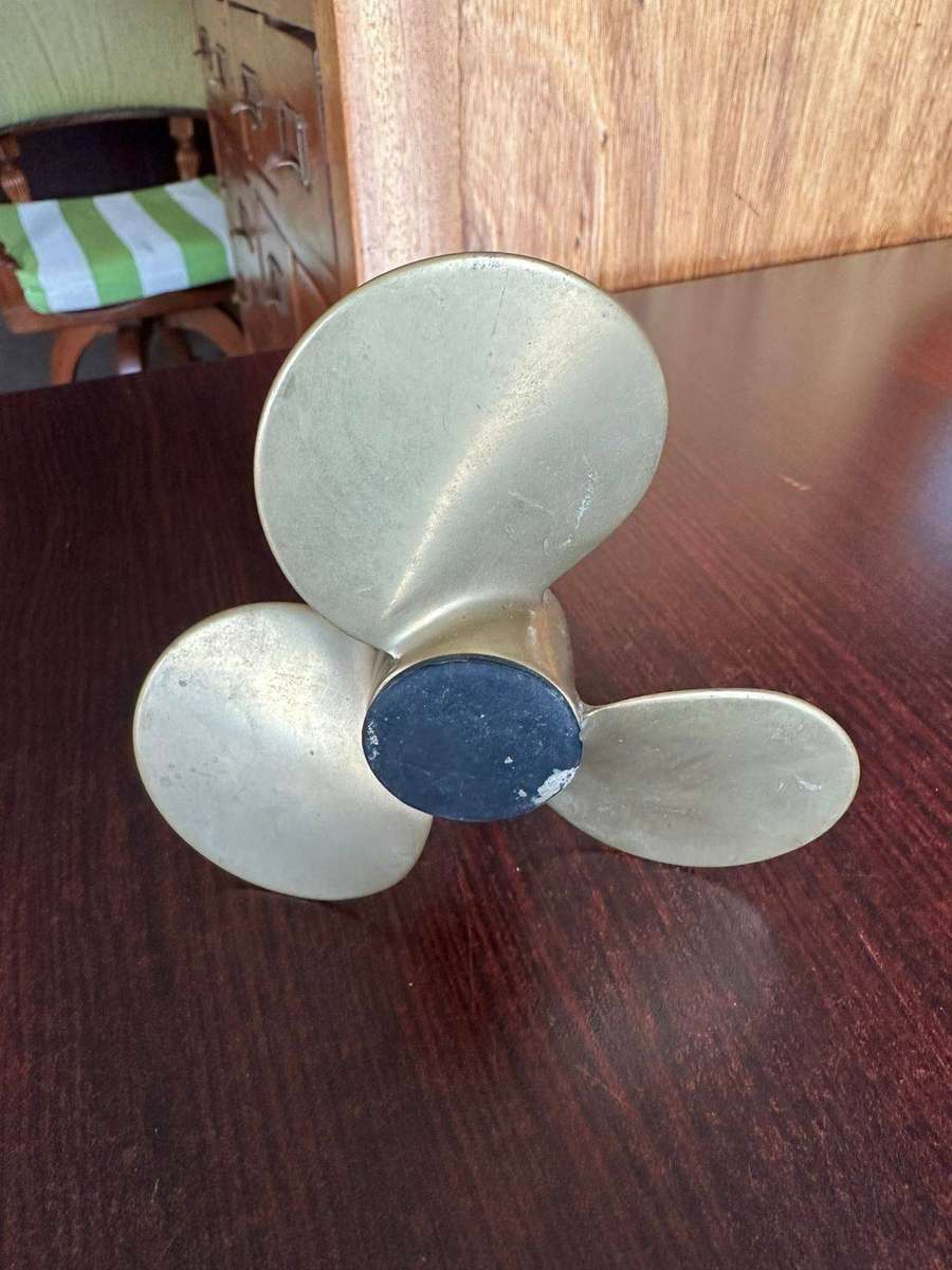 Brass propeller made into a pen holder. Diameter at the bottom 11,5cm, height 13 cm.