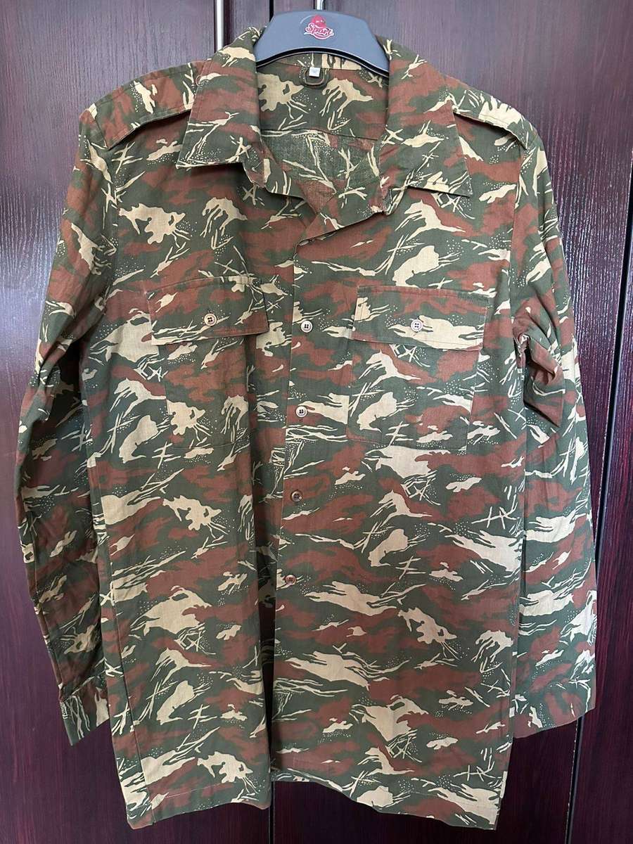 Koevoet long sleeve shirt, size large. Measures 58 cm armpit to armpit. Good condition with no damag