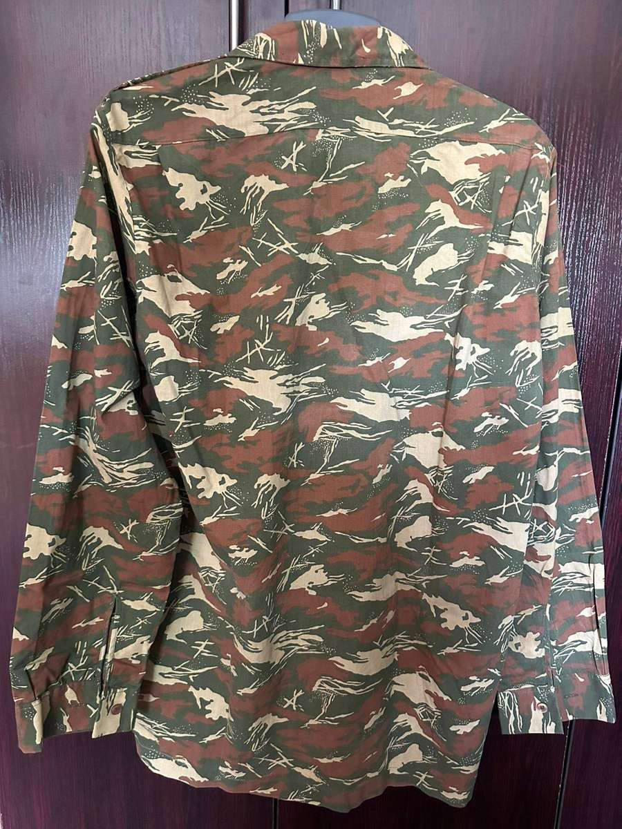 Koevoet long sleeve shirt, size large. Measures 58 cm armpit to armpit. Good condition with no damag