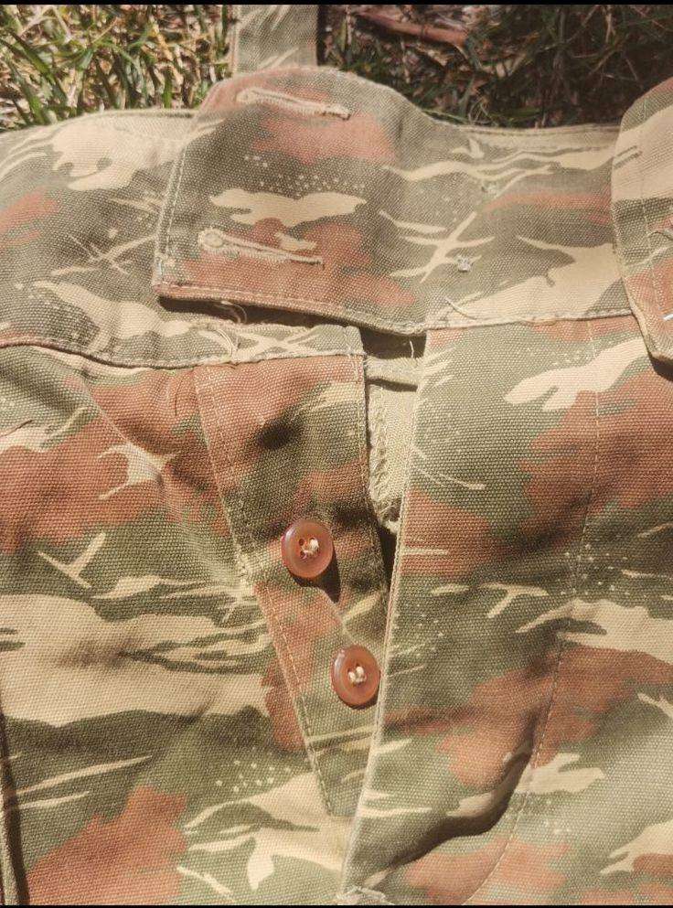 Koevoet camo trousers. Pants marked 2. Size 32 with pipe length 77cm ( crotch to end of pipe) Some b
